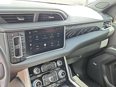 Used 2024 GMC Yukon Denali w/ Advanced Technology Package AWD/4WD image 15