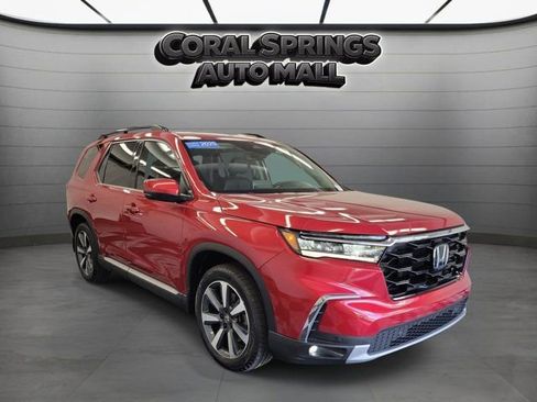 Certified 2025 Honda Pilot Touring image 1