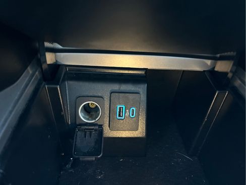 Used 2023 Ford Explorer XLT w/ Equipment Group 202A RWD image 28