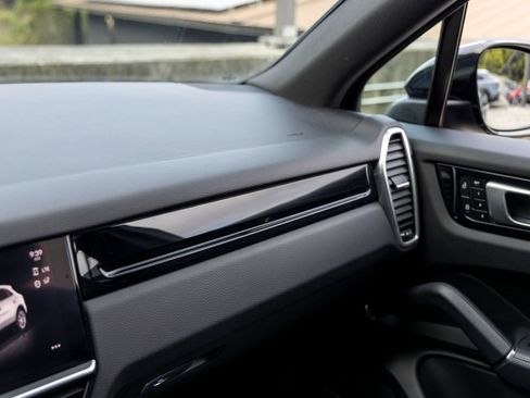 Certified 2022 Porsche Cayenne S AWD/4WD image 42