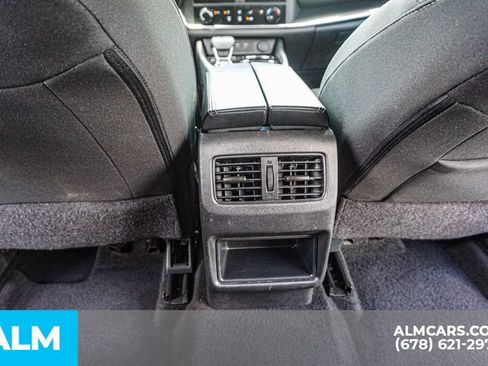 Used 2024 Nissan Rogue S FWD image 30