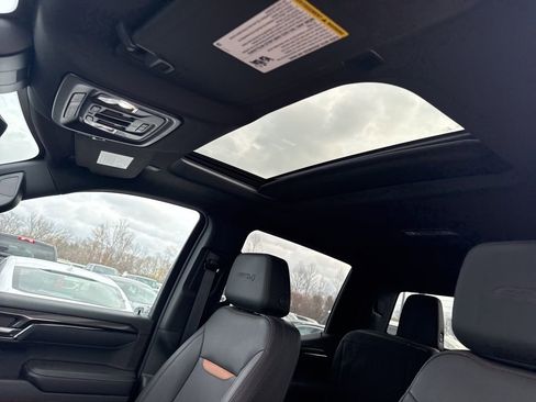 Used 2022 GMC Sierra 1500 AT4 w/ AT4 Premium Package image 6