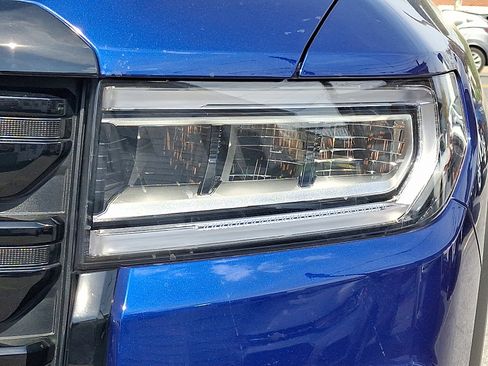 Used 2023 GMC Acadia SLE w/ Driver Convenience Package image 10