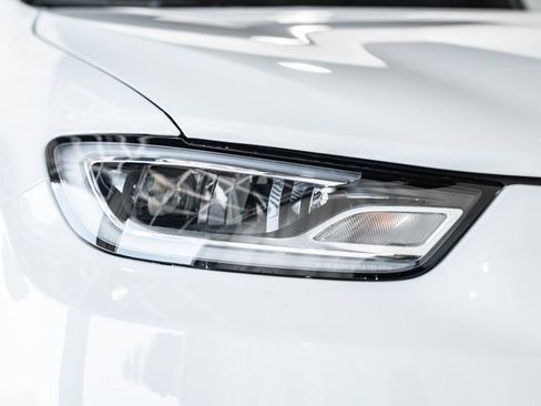 New 2026 Chrysler Pacifica Limited w/ Uconnect Theater Family Group image 12