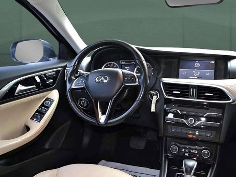 Used 2017 INFINITI QX30 image 25