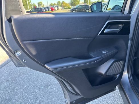 Used 2024 Mitsubishi Outlander SE image 31