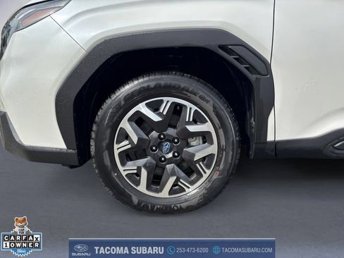Used 2025 Subaru Forester Premium AWD/4WD image 34