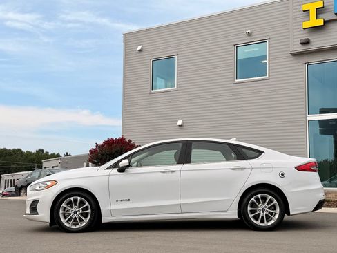 Used 2019 Ford Fusion SE FWD image 11