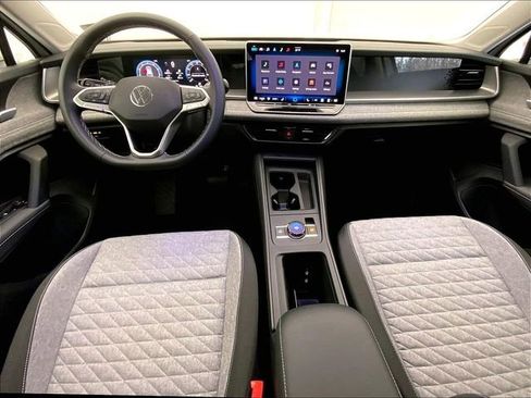 Used 2025 Volkswagen Tiguan S w/ 18" Wheel Package image 15