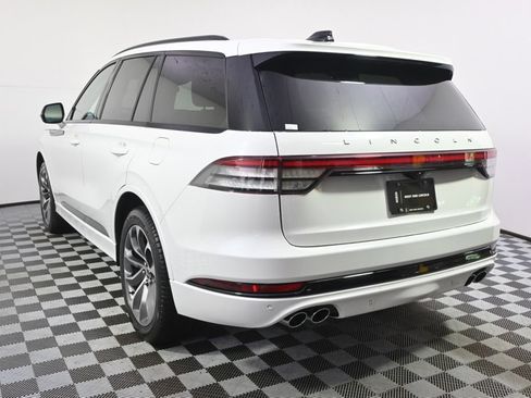 New 2026 Lincoln Aviator AWD image 4