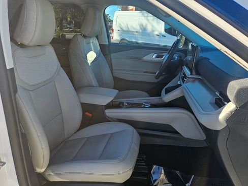 New 2026 Ford Explorer Active w/ Active Comfort Package image 8