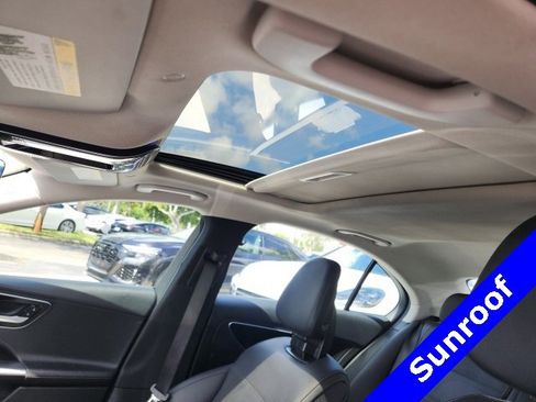 Used 2025 Mercedes-Benz C 300 Sedan image 4