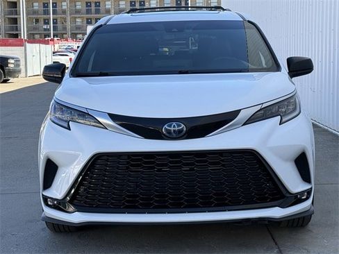 Used 2023 Toyota Sienna XSE w/ XSE Plus Package image 8