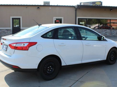 Used 2012 Ford Focus SE FWD image 7
