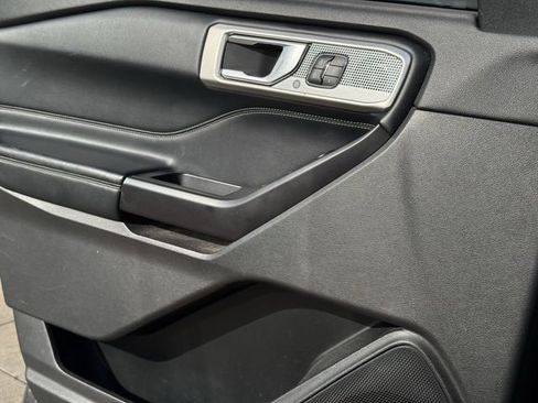 Used 2020 Ford Explorer Limited RWD image 24