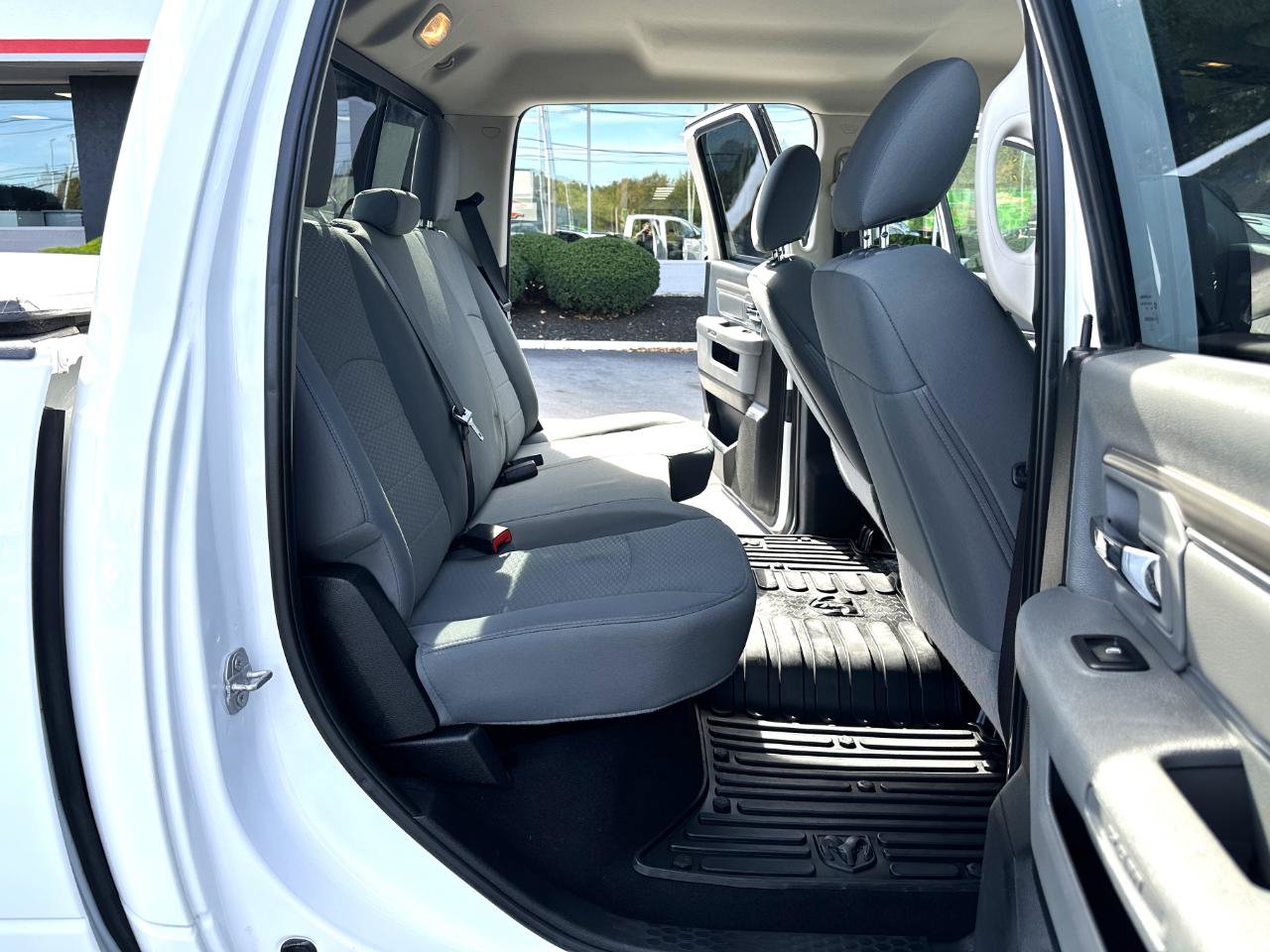 Used 2018 RAM 1500 SLT AWD/4WD image 36