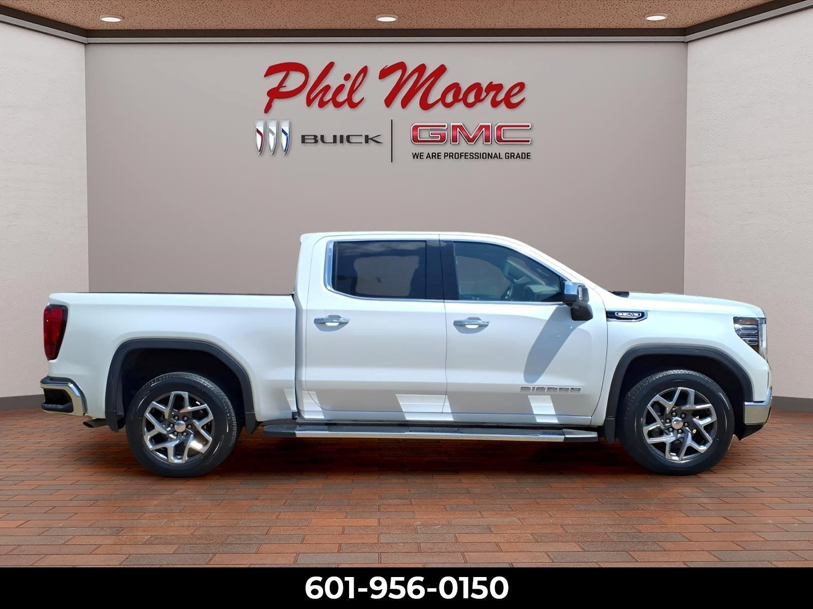 Certified 2023 GMC Sierra 1500 SLT w/ SLT Premium Plus Package RWD image 1