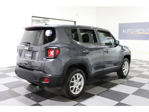 Used 2023 Jeep Renegade Latitude image 4