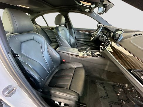 Used 2018 BMW 540i image 29