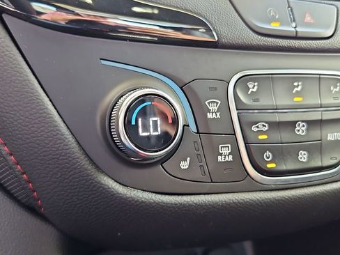 Used 2022 Chevrolet Equinox RS w/ RS Leather Package image 21