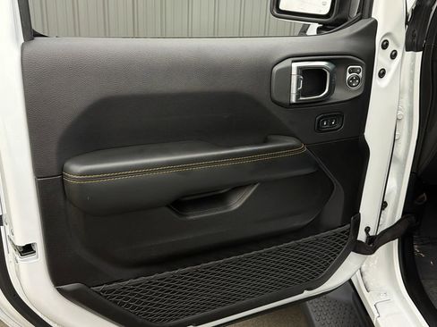 Used 2025 Jeep Wrangler Unlimited Sahara AWD/4WD image 25