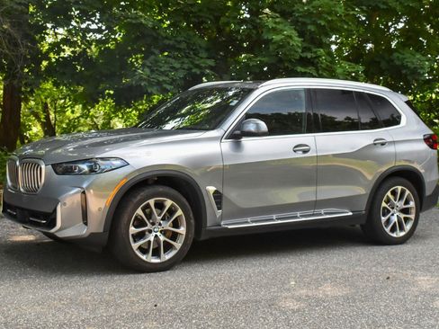 Used 2024 BMW X5 sDrive40i RWD image 2