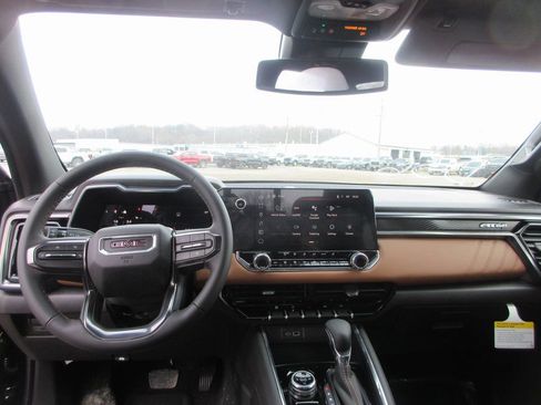 New 2026 GMC Canyon AT4 AWD/4WD image 15