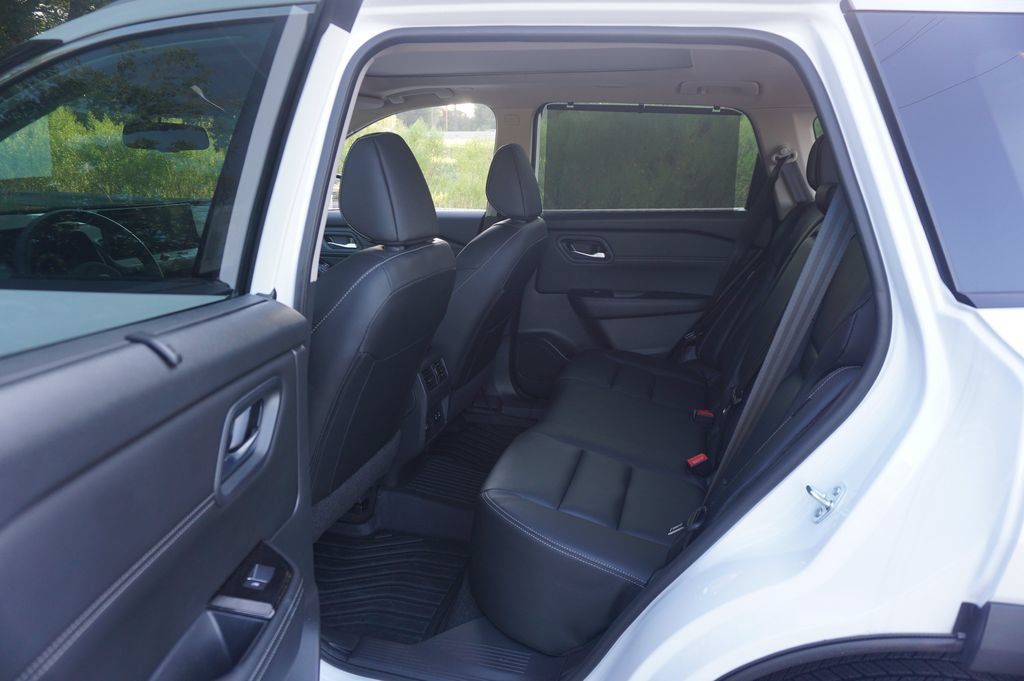 Used 2024 Nissan Rogue SL w/ SL Premium Package FWD image 16