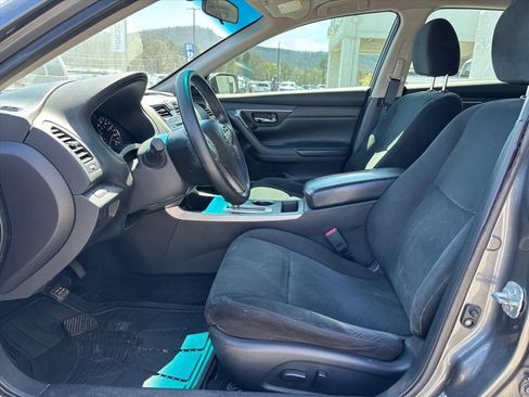 Used 2015 Nissan Altima 2.5 S w/ Sport Value Package image 9