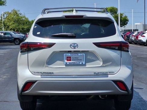 Certified 2025 Toyota Highlander Platinum AWD/4WD image 6