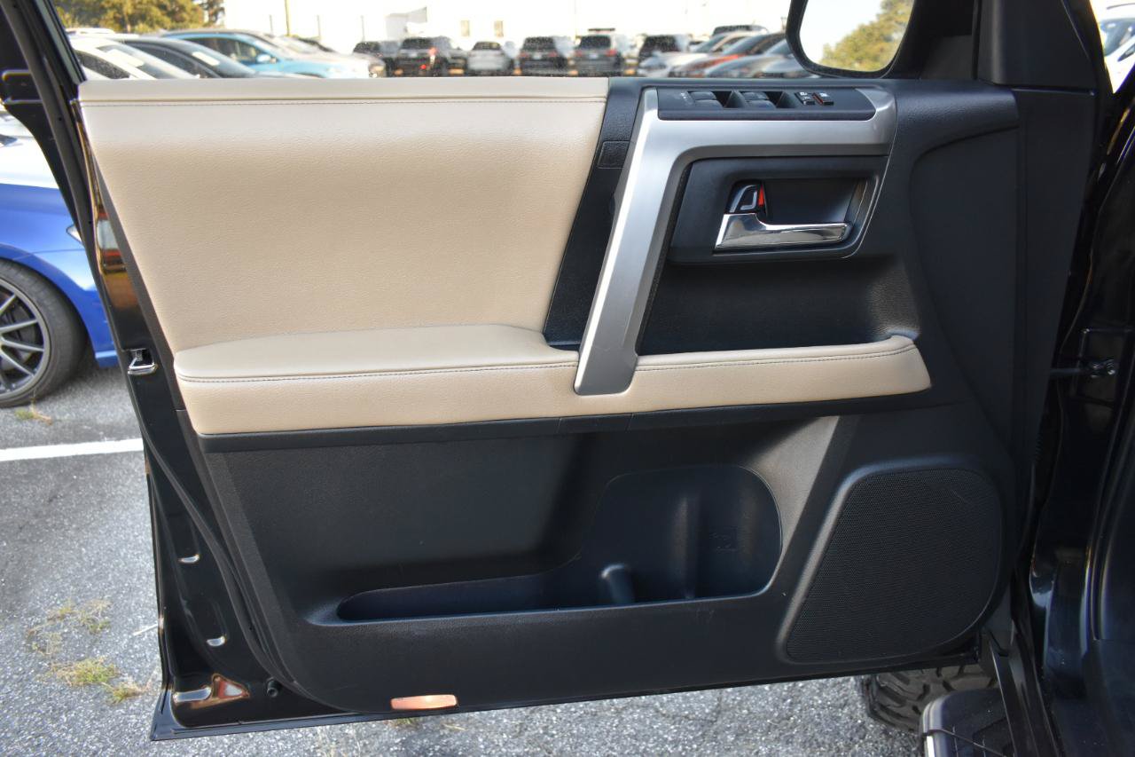 Used 2017 Toyota 4Runner SR5 RWD image 37