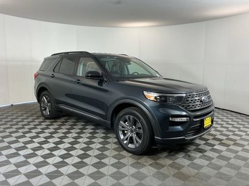 Used 2023 Ford Explorer XLT w/ Equipment Group 202A AWD/4WD image 3