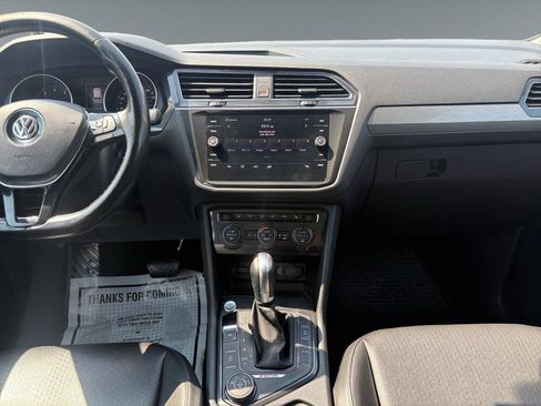 Used 2018 Volkswagen Tiguan SEL AWD/4WD image 12