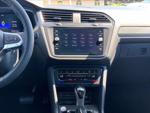 Used 2023 Volkswagen Tiguan SE AWD/4WD image 15