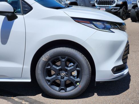 New 2026 Toyota Sienna XLE Woodland Edition AWD/4WD image 7