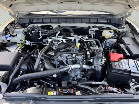 New 2025 Ford Bronco Badlands image 9