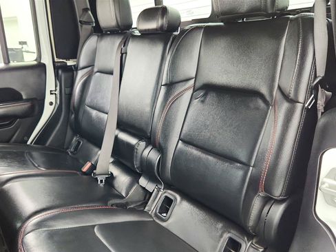 Used 2020 Jeep Gladiator Rubicon AWD/4WD image 32