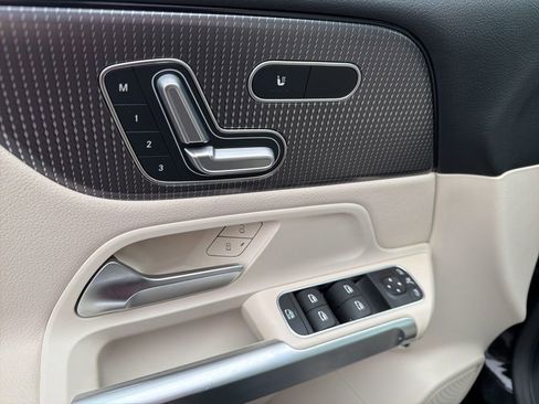 Used 2020 Mercedes-Benz GLB 250 4MATIC image 28