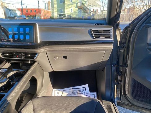 Used 2024 Volkswagen Atlas Cross Sport SE image 28