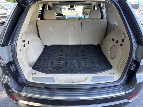 Used 2019 Jeep Grand Cherokee Overland AWD/4WD image 33