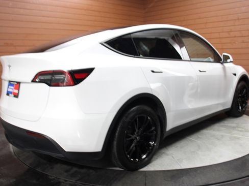 Used 2023 Tesla Model Y 2WD image 6