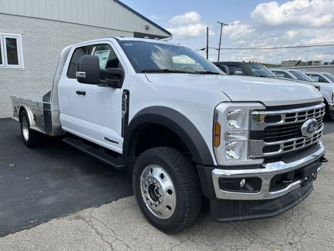 New 2025 Ford F550 4x4 SuperCab Super Duty w/ XLT Value Package image 2