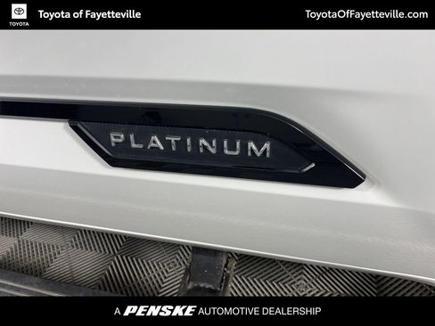 Used 2022 Toyota Tundra Platinum AWD/4WD image 3