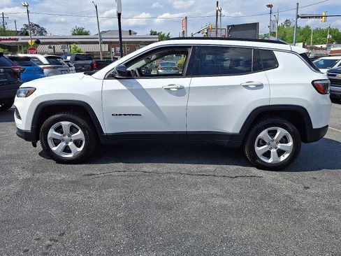 Used 2022 Jeep Compass Latitude AWD/4WD image 2