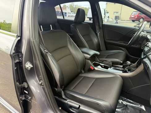 Used 2017 Honda Accord Sport image 33