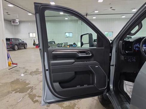 Used 2025 Chevrolet Silverado 3500 LTZ AWD/4WD image 23