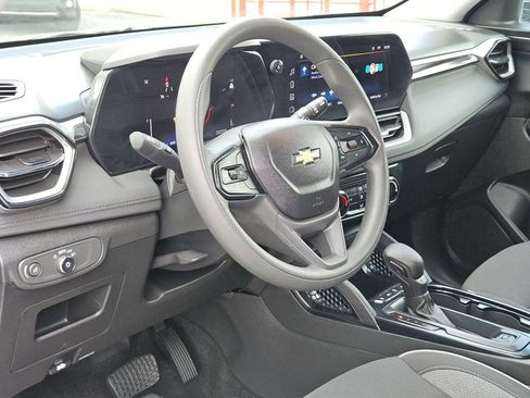 Used 2025 Chevrolet TrailBlazer LT AWD/4WD image 13