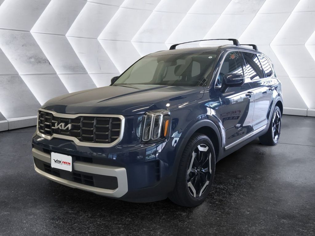 Used 2025 Kia Telluride S AWD/4WD image 3