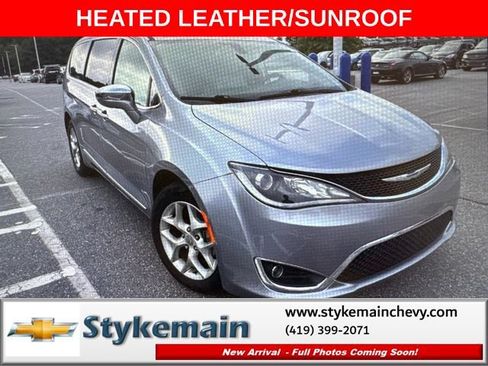 Used 2020 Chrysler Pacifica Limited FWD image 1