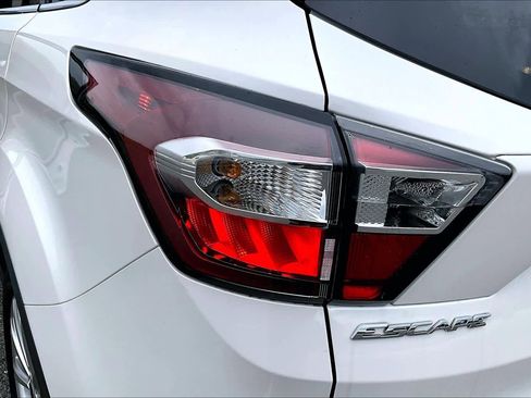 Used 2017 Ford Escape Titanium image 28